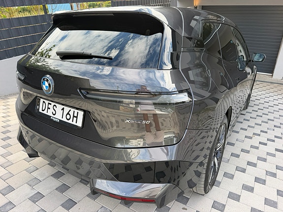 BMW iX 12 of 21