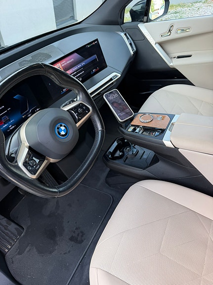 BMW iX 7 of 21