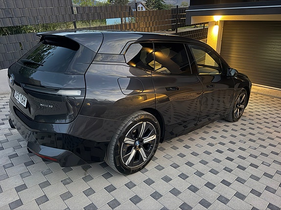 BMW iX 13 of 21