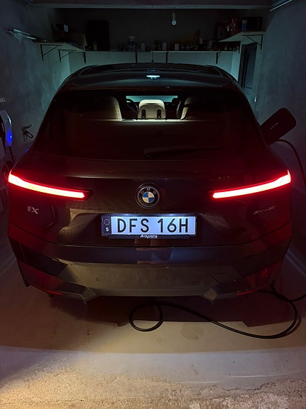 BMW iX 8 of 21