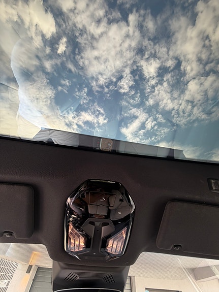BMW iX 18 of 21