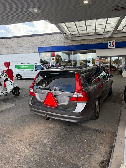 Volvo V70 3 of 6