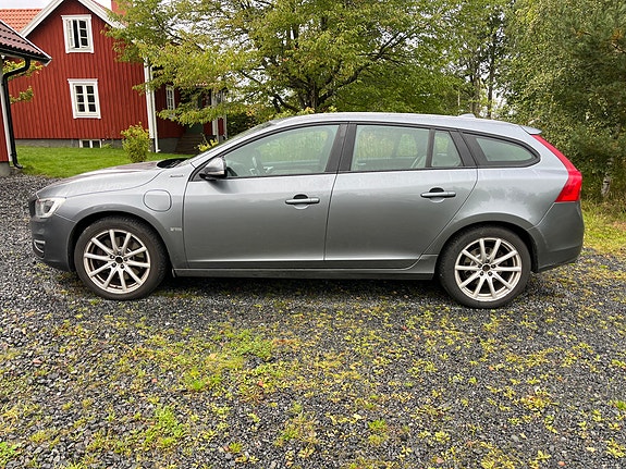 Volvo V60 2 of 11