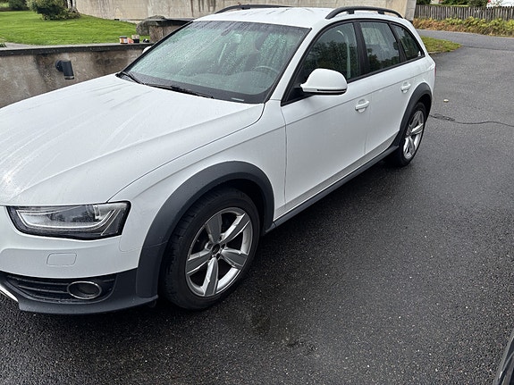 Audi A4 allroad 2 of 5