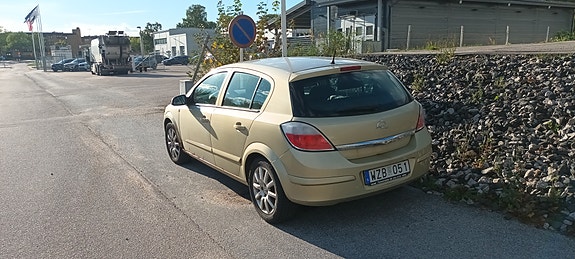 Opel Astra 2 of 6