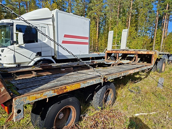 Låglastande trailer för grävmaskin 3 of 4