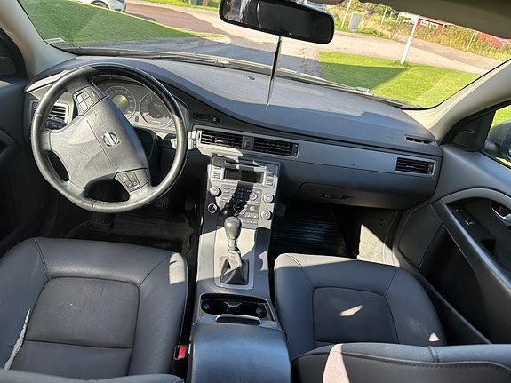 Volvo V70 3 of 3