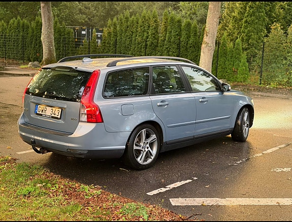 Volvo V50 3 of 5