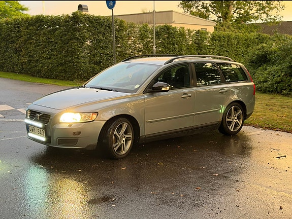 Volvo V50 4 of 5