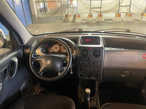 Peugeot Partner 2 of 9