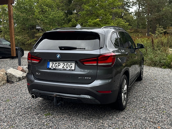 BMW X1 4 of 6