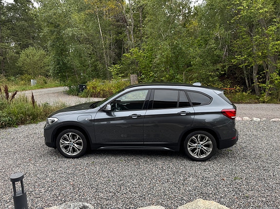 BMW X1 2 of 6