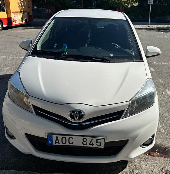 Toyota Yaris 4 of 6