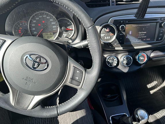 Toyota Yaris 5 of 6