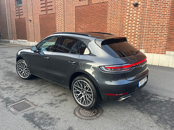 Porsche Macan 2 of 11