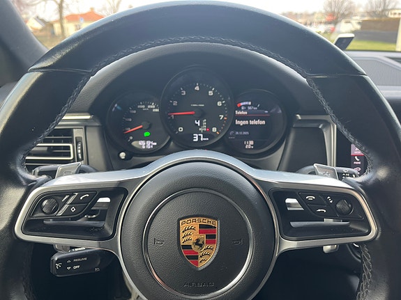 Porsche Macan 10 of 11