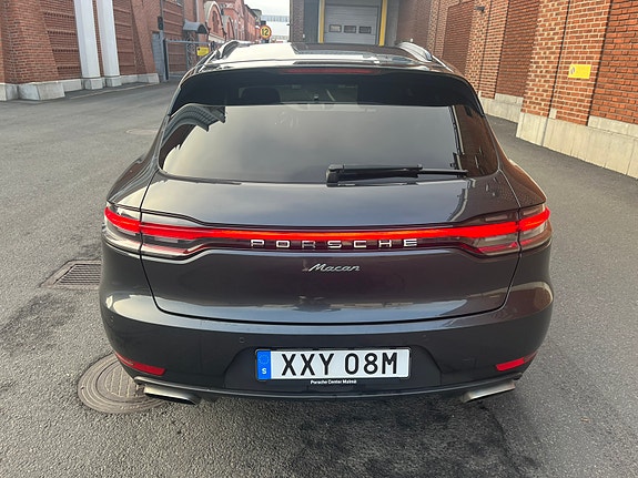 Porsche Macan 3 of 11
