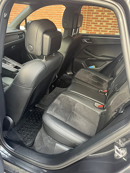 Porsche Macan 9 of 11