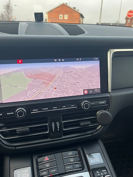 Porsche Macan 11 of 11