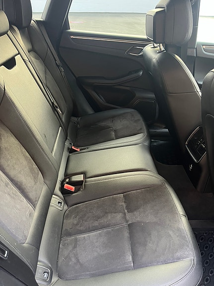 Porsche Macan 4 of 11