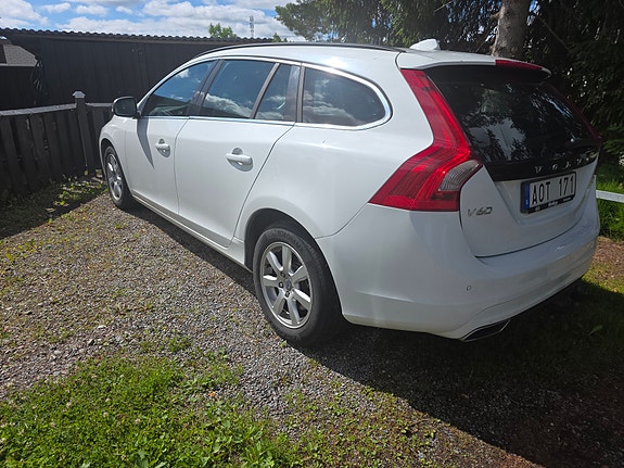 Volvo V60 2 of 9