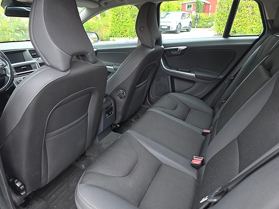 Volvo V60 4 of 9