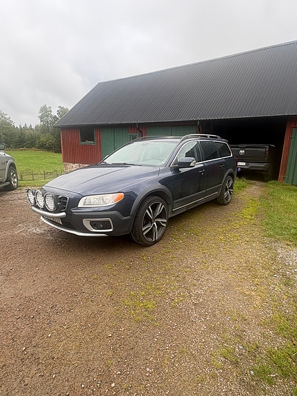 Volvo XC70 2 of 5