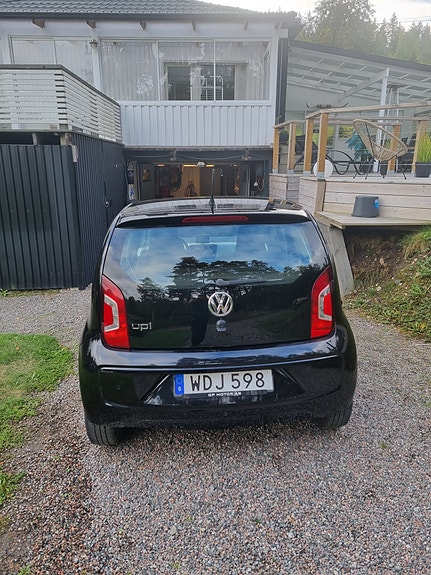 Volkswagen UP! 3 of 9