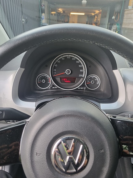 Volkswagen UP! 6 of 9