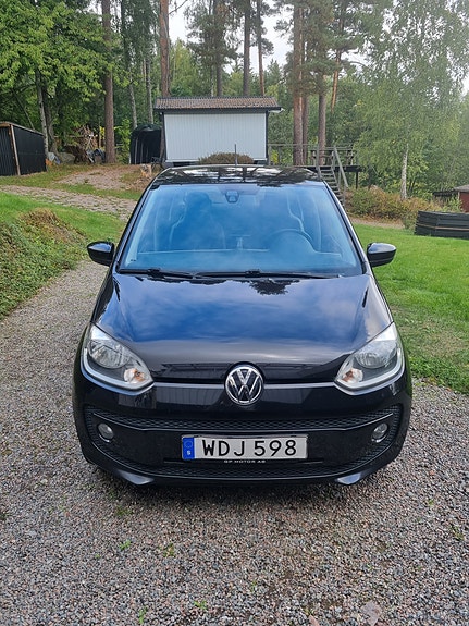 Volkswagen UP! 2 of 9