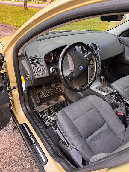 Volvo S40 2 of 6