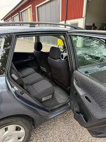 Toyota Corolla Verso 5 of 9