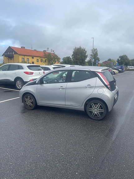 Toyota Aygo 2 of 6