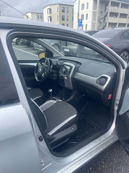 Toyota Aygo 5 of 6