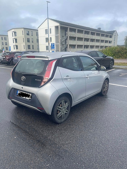 Toyota Aygo 3 of 6