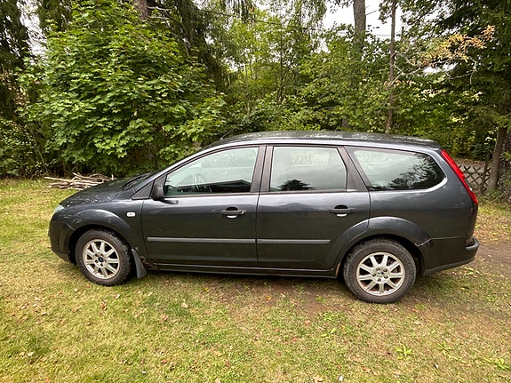 Ford Focus 2 of 6