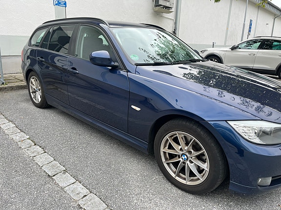 BMW 318d 2 of 3