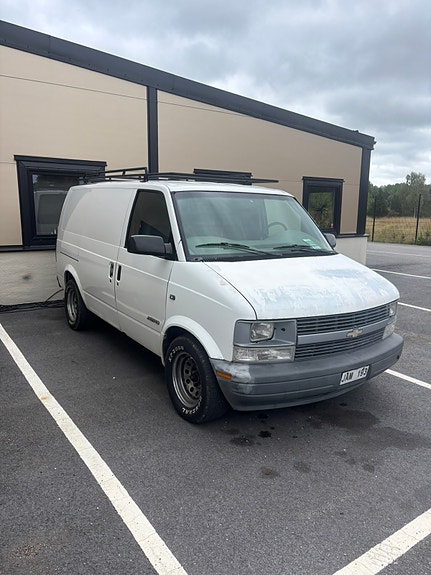 Chevrolet Astro 2 of 5