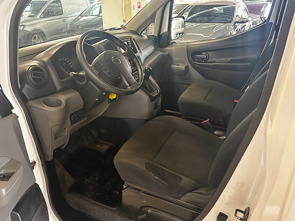 Nissan NV200 5 of 8