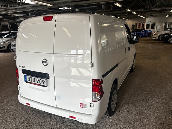 Nissan NV200 3 of 8