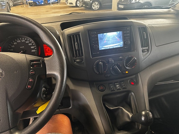 Nissan NV200 6 of 8