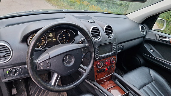Mercedes-Benz ML320 27 of 29