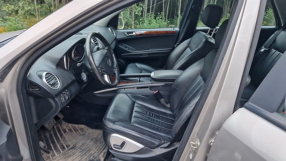 Mercedes-Benz ML320 26 of 29