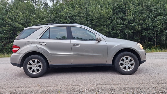 Mercedes-Benz ML320 4 of 29