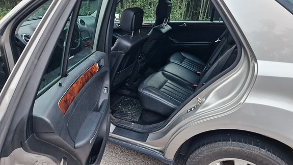 Mercedes-Benz ML320 25 of 29