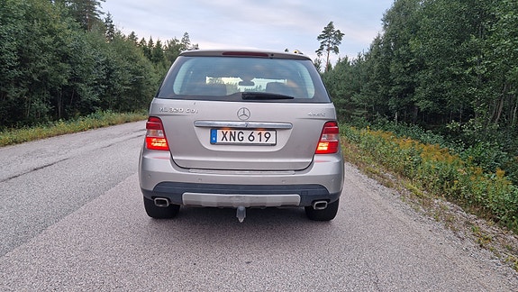 Mercedes-Benz ML320 6 of 29