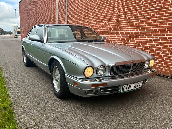 Jaguar XJ 5 of 7