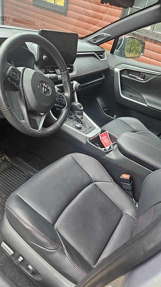 Toyota RAV4 2 of 4
