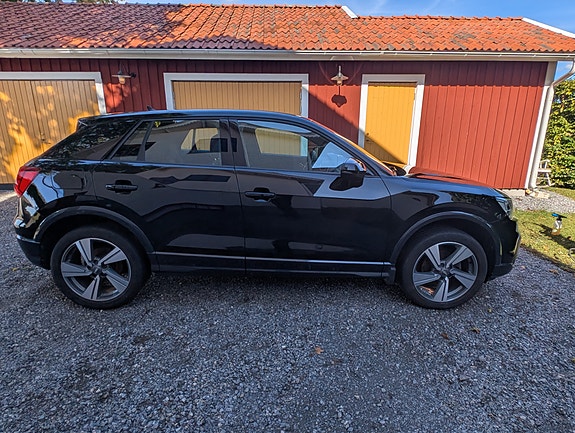 Audi Q2 2 of 7
