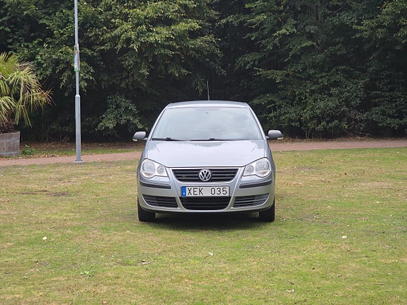 Volkswagen Polo 2 of 22